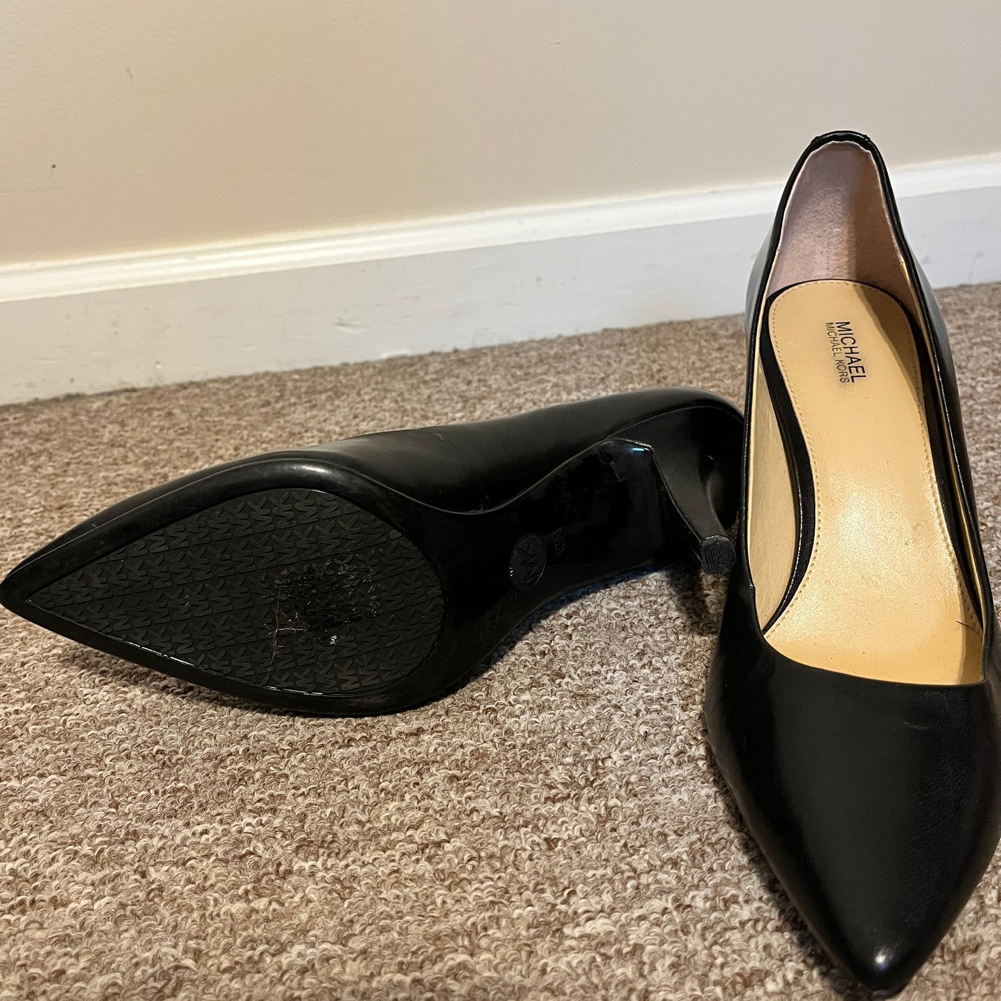 Michael Kors PV18K Pumps Women's 10M Black Leather Heels Pointed Toe See Photos