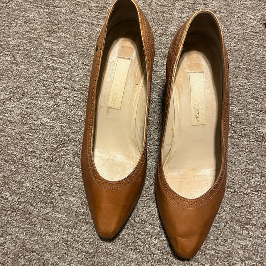 Vintage ETIENNE AIGNER Leather Heels Size 8.5