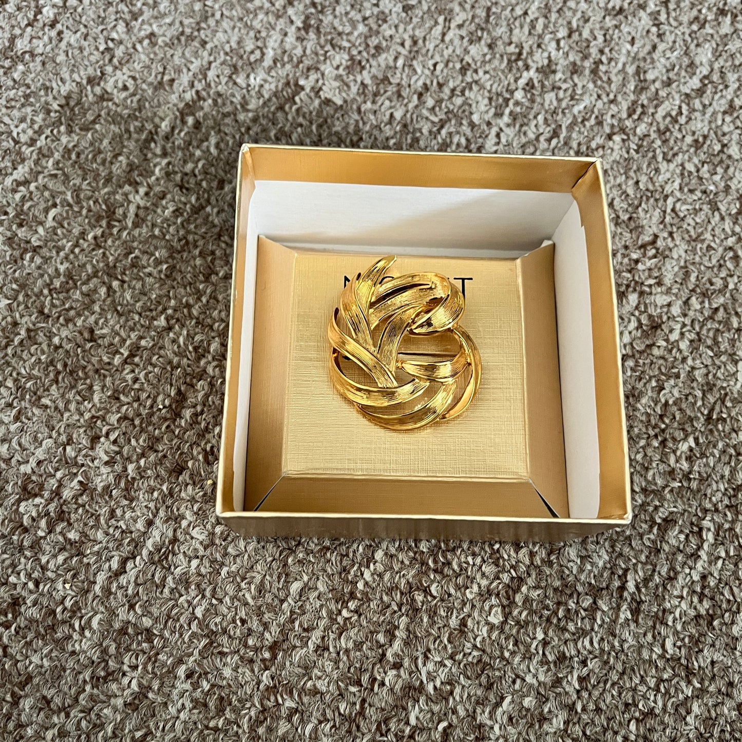 Vintage MONET Ribbon Swirl Brooch Pin Gold