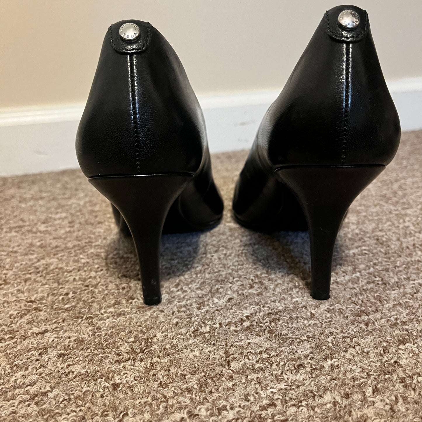 Michael Kors PV18K Pumps Women's 10M Black Leather Heels Pointed Toe See Photos