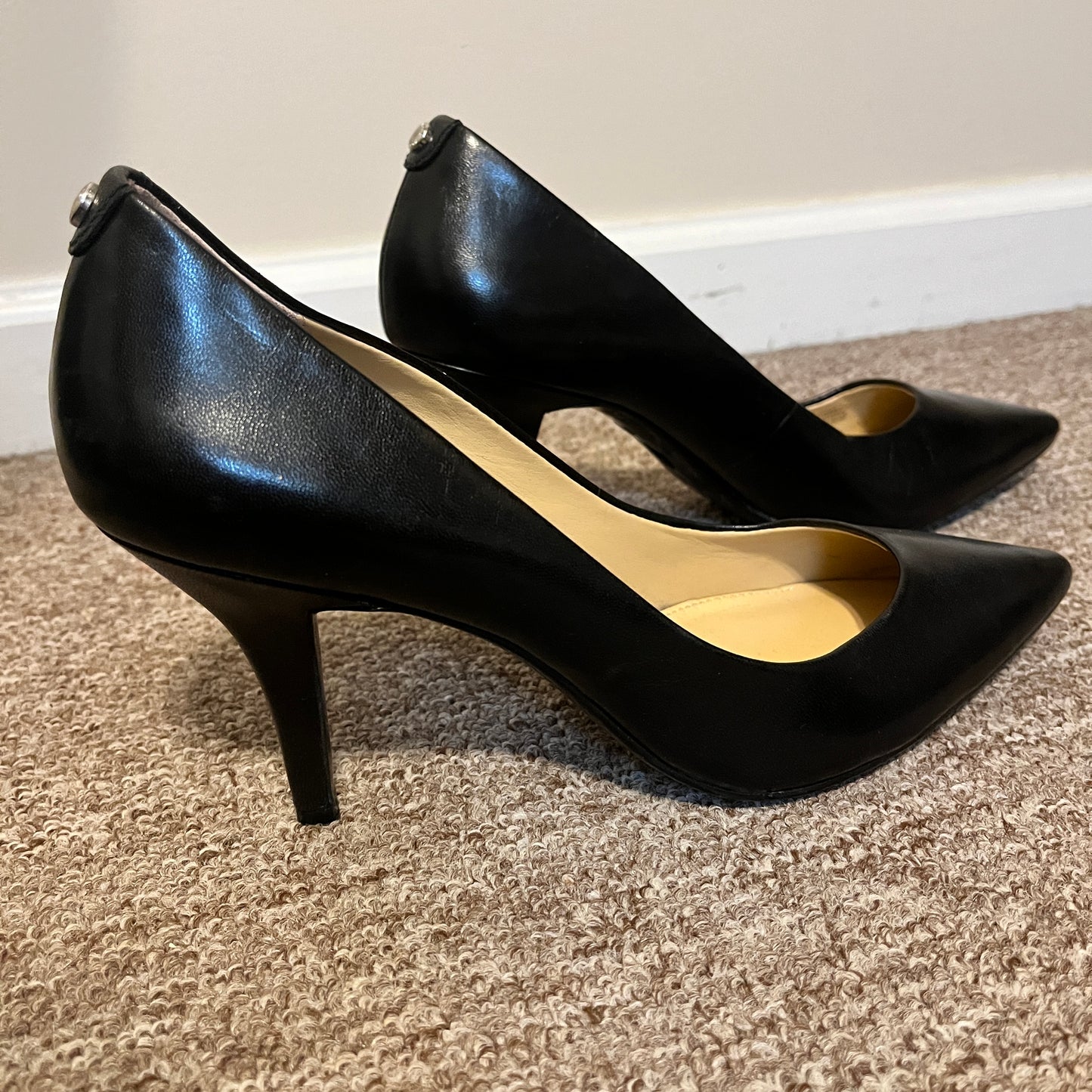 Michael Kors PV18K Pumps Women's 10M Black Leather Heels Pointed Toe See Photos